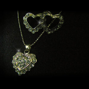 گردنبند و گوشواره های نگین دار مدل Love